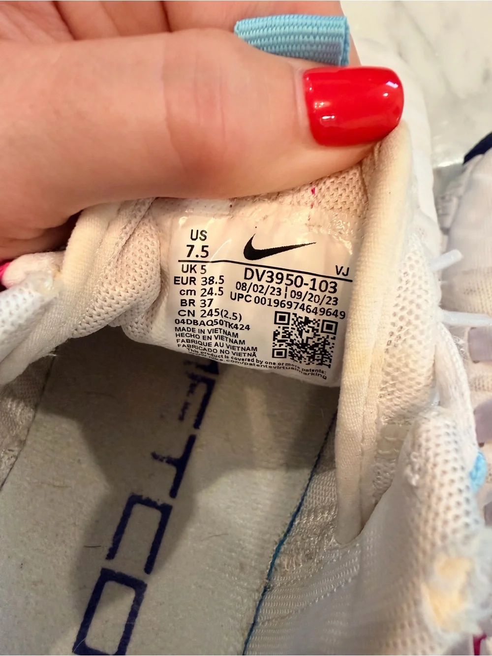 Nike womens metcon sneakers